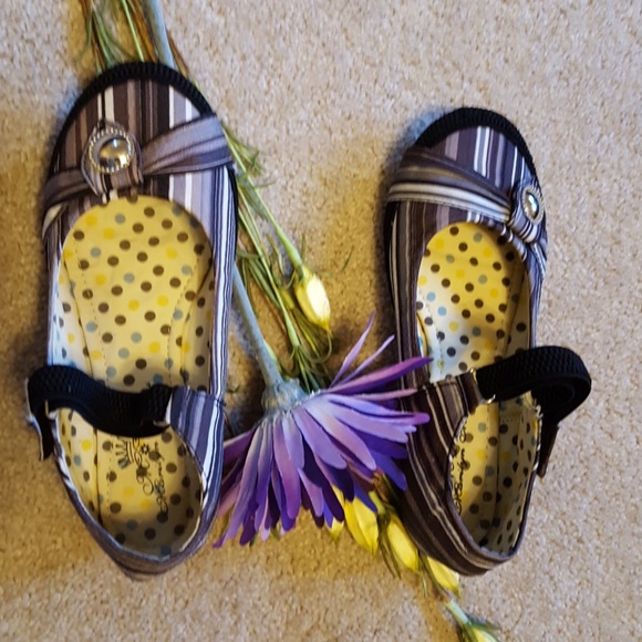 Girls Marilyn Moda flat shoes size 3/4 - Picture 4 of 8